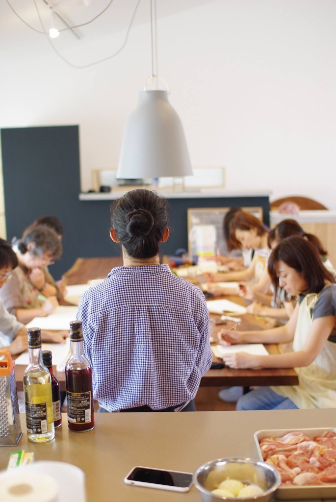 title: food+ “料理教室 vol.1” | Page No,33 | No.3 | sync-furniture | 株式会社 SYNC | 福岡県 家具工房 | オーダーメイドキッチン