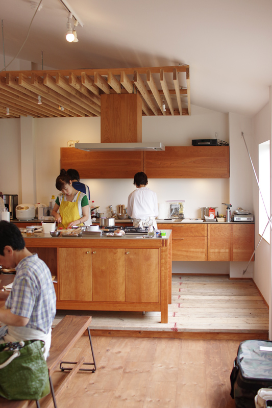 title: food+ “料理教室”｜2015.7.23 | Page No,41 | No.5 | sync-furniture | 株式会社 SYNC | 福岡県 家具工房 | オーダーメイドキッチン