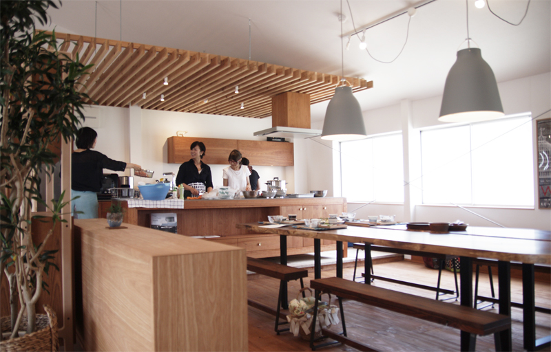 title: マサミール研究所 “料理教室”｜2015.8.19 | Page No,52 | No.3 | sync-furniture | 株式会社 SYNC | 福岡県 家具工房 | オーダーメイドキッチン