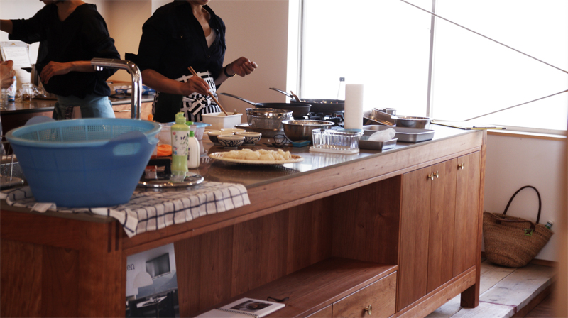 title: マサミール研究所 “料理教室”｜2015.8.19 | Page No,52 | No.6 | sync-furniture | 株式会社 SYNC | 福岡県 家具工房 | オーダーメイドキッチン