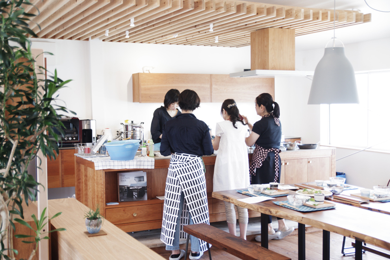 title: マサミール研究所 “料理教室”｜2015.8.19 | Page No,52 | No.5 | sync-furniture | 株式会社 SYNC | 福岡県 家具工房 | オーダーメイドキッチン