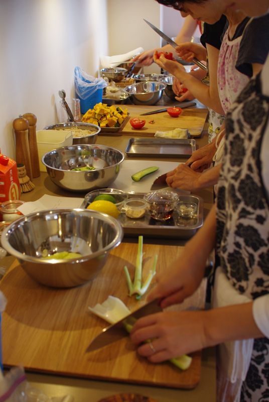 title: food+ “料理教室”|2015.8.19 | Page No,50 | No.4 | sync-furniture | 株式会社 SYNC | 福岡県 家具工房 | オーダーメイドキッチン