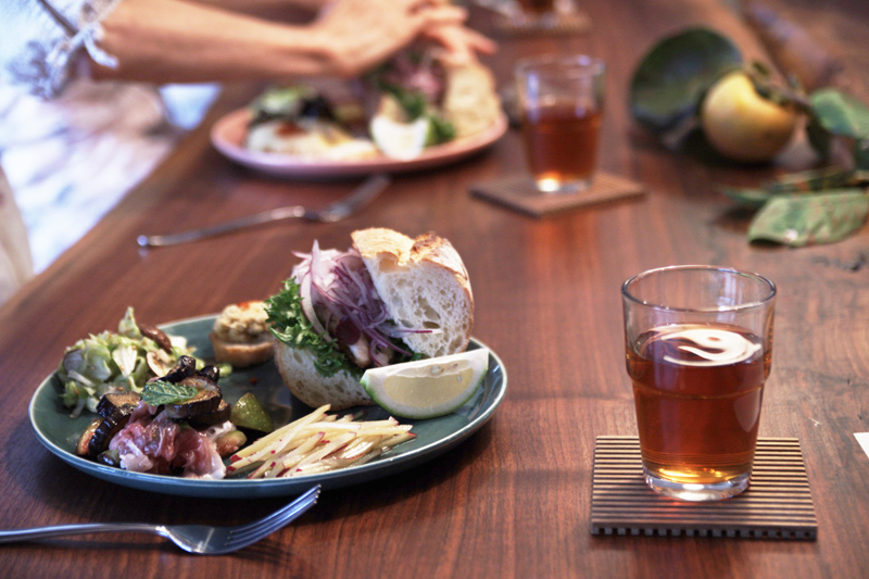 title: food+ “料理教室”|2015.9.30 | Page No,58 | No.11 | sync-furniture | 株式会社 SYNC | 福岡県 家具工房 | オーダーメイドキッチン