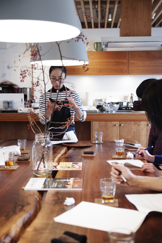 title: food+ “料理教室”｜2015.12 | Page No,80 | No.1 | sync-furniture | 株式会社 SYNC | 福岡県 家具工房 | オーダーメイドキッチン