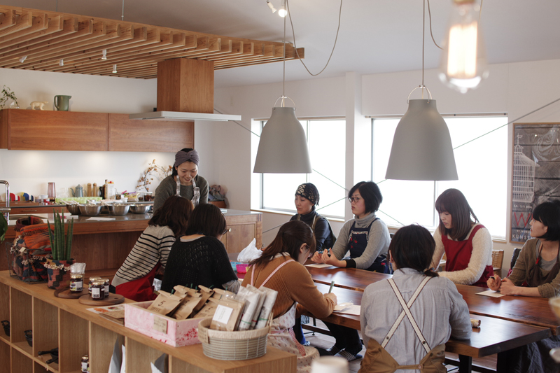 title: noah × LIBERTA COFFEE｜2016.02.11 | Page No,83 | No.4 | sync-furniture | 株式会社 SYNC | 福岡県 家具工房 | オーダーメイドキッチン