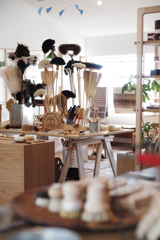 title: “REDECER ブラシ展” suported by KifuL｜2015.9.18-30 | Page No,57 | No.3 | sync-furniture | 株式会社 SYNC | 福岡県 家具工房 | オーダーメイドキッチン