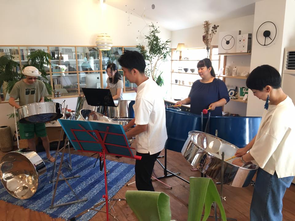 title: スティールパン LIVE 土生”Tico”剛 from リトルテンポ｜2017.8.11 | Page No,147 | No.4 | sync-furniture | 株式会社 SYNC | 福岡県 家具工房 | オーダーメイドキッチン