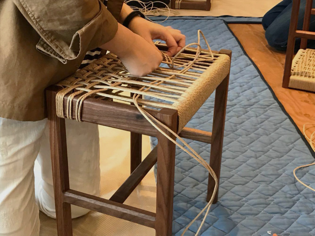 title: 水辺のくに博覧会 “スツール座編みWS”｜2017.10.21 | Page No,151 | No.4 | sync-furniture | 株式会社 SYNC | 福岡県 家具工房 | オーダーメイドキッチン