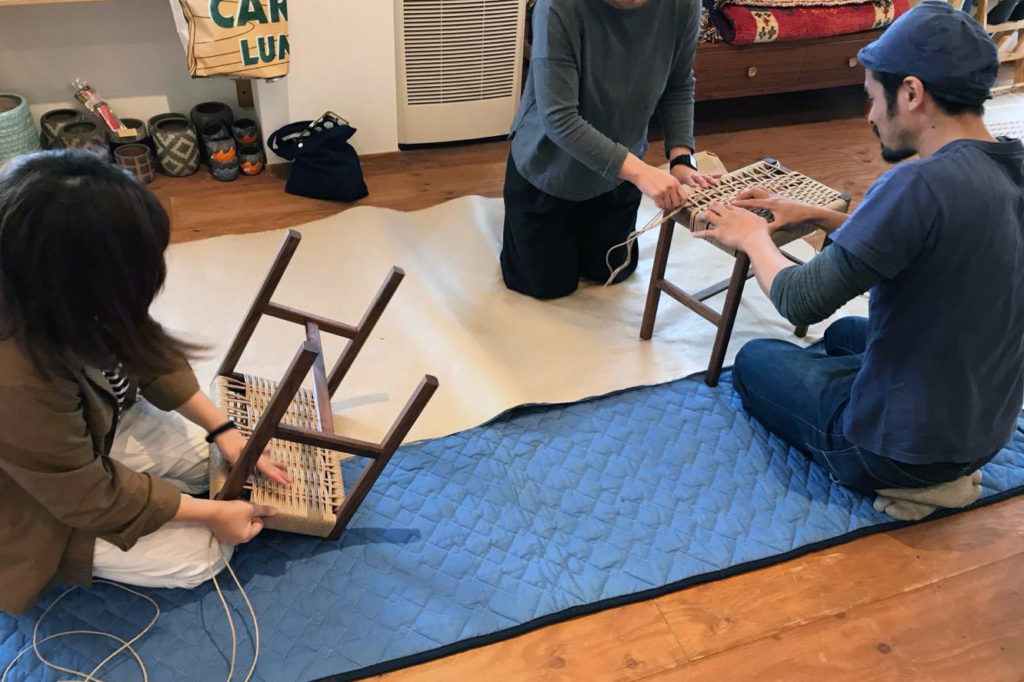 title: 水辺のくに博覧会 “スツール座編みWS”｜2017.10.21 | Page No,151 | No.3 | sync-furniture | 株式会社 SYNC | 福岡県 家具工房 | オーダーメイドキッチン