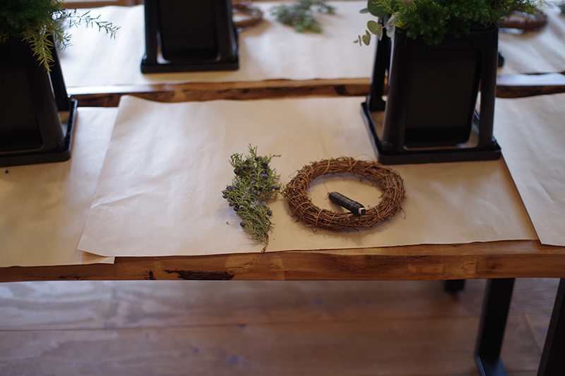 title: HANA.BI “クリスマスリースWS”｜2017.11.7 | Page No,155 | No.1 | sync-furniture | 株式会社 SYNC | 福岡県 家具工房 | オーダーメイドキッチン