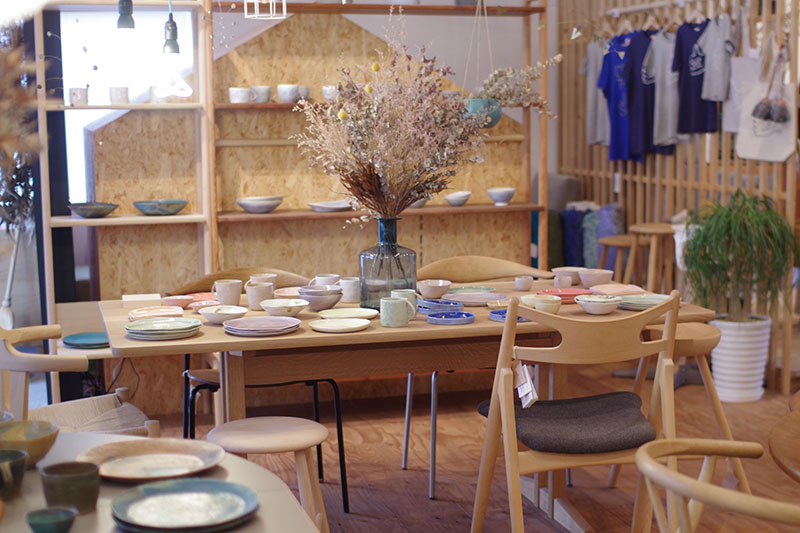 title: 藤本羊子 陶展｜2018.6.30–7.7 | Page No,201 | No.4 | sync-furniture | 株式会社 SYNC | 福岡県 家具工房 | オーダーメイドキッチン