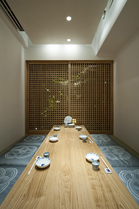 title: SHOP｜博多水炊き  とり田 | Page No,31 | No.4 | sync-furniture | 株式会社 SYNC | 福岡県 家具工房 | オーダーメイドキッチン