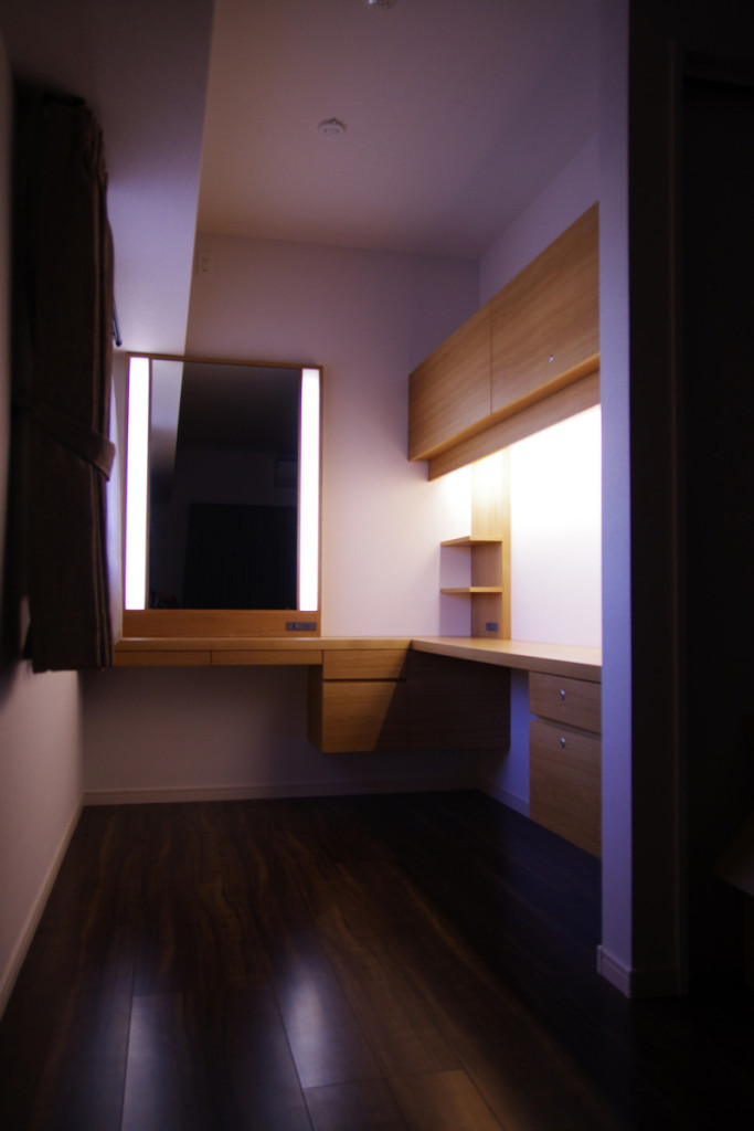 title: HOUSE 31 | Page No,32 | No.4 | sync-furniture | 株式会社 SYNC | 福岡県 家具工房 | オーダーメイドキッチン