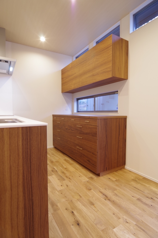 title: HOUSE 77 | Page No,84 | No.4 | sync-furniture | 株式会社 SYNC | 福岡県 家具工房 | オーダーメイドキッチン