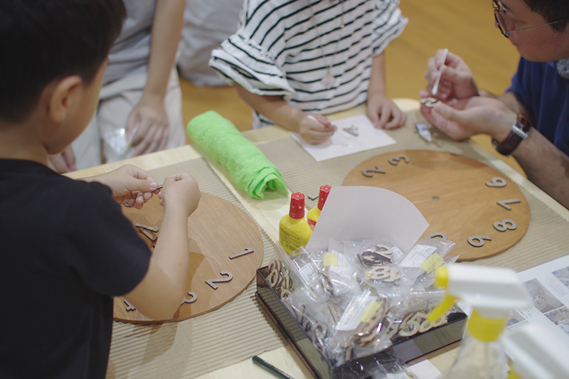 title: おんが駅前にあつマルシェ “時計づくりWS”｜2018.9.9 | Page No,223 | No.4 | sync-furniture | 株式会社 SYNC | 福岡県 家具工房 | オーダーメイドキッチン