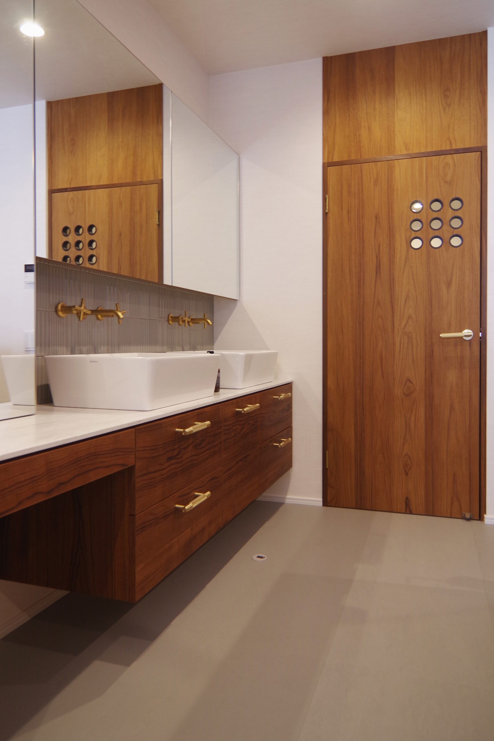 title: RENOVATION 07｜マンション | Page No,232 | No.21 | sync-furniture | 株式会社 SYNC | 福岡県 家具工房 | オーダーメイドキッチン