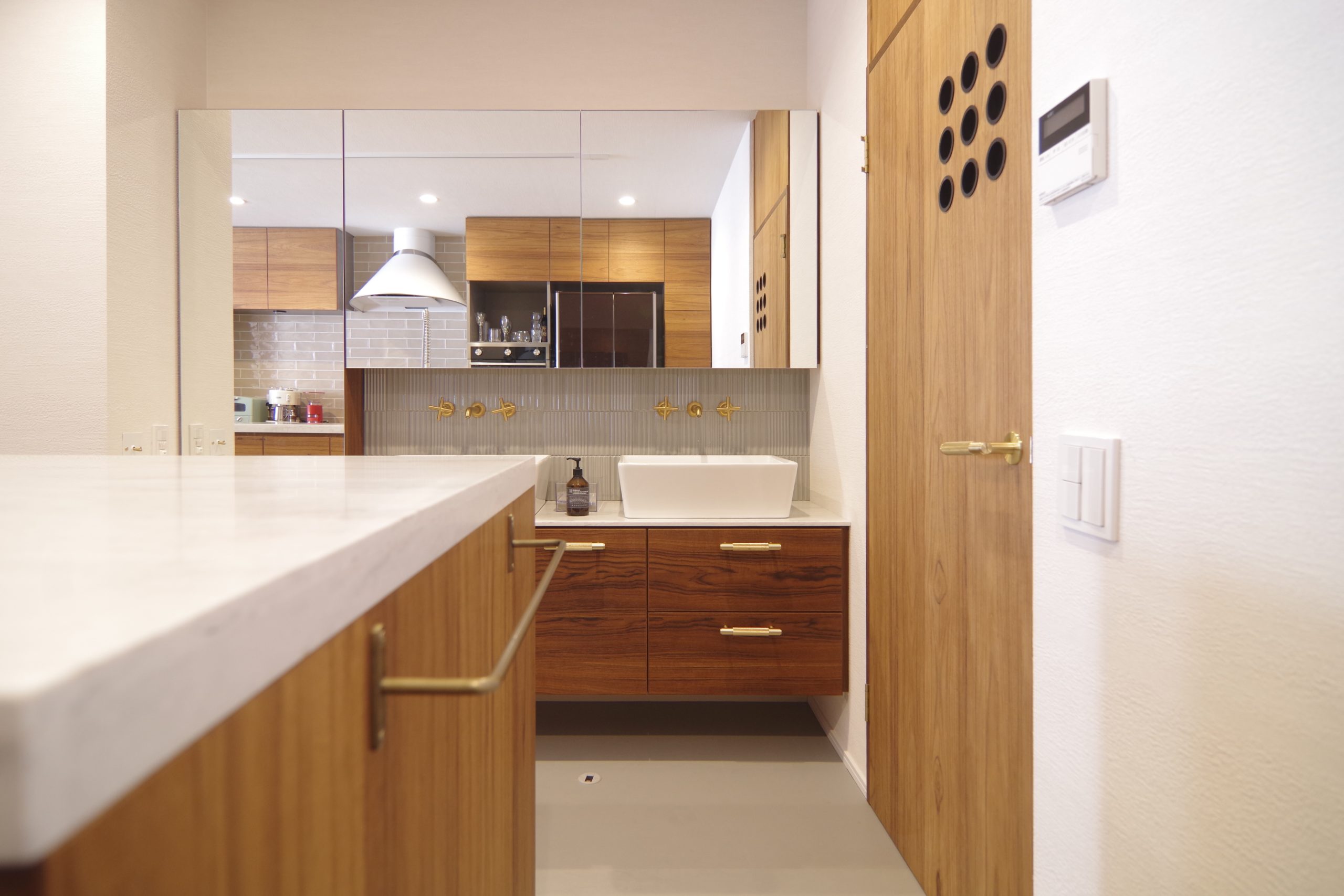 title: RENOVATION 07｜マンション | Page No,232 | No.20 | sync-furniture | 株式会社 SYNC | 福岡県 家具工房 | オーダーメイドキッチン