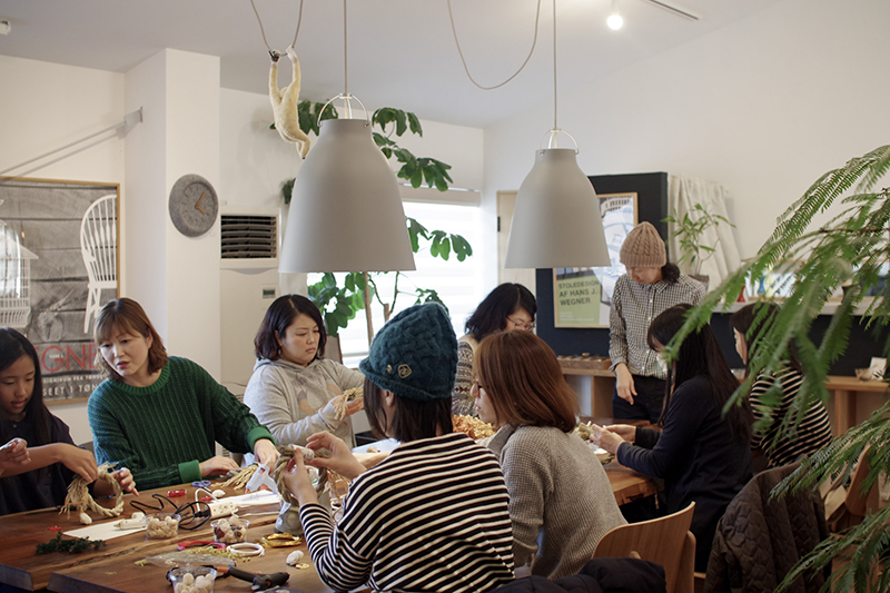 title: sawafu “しめ縄WS”｜2018.12.15 | Page No,243 | No.1 | sync-furniture | 株式会社 SYNC | 福岡県 家具工房 | オーダーメイドキッチン