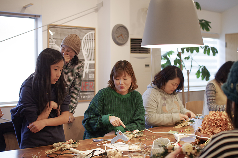 title: sawafu “しめ縄WS”｜2018.12.15 | Page No,243 | No.3 | sync-furniture | 株式会社 SYNC | 福岡県 家具工房 | オーダーメイドキッチン