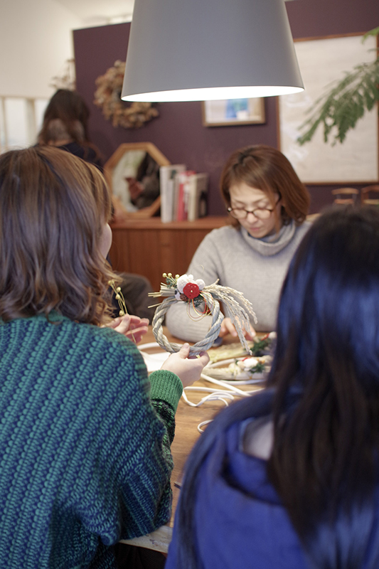 title: sawafu “しめ縄WS”｜2018.12.15 | Page No,243 | No.8 | sync-furniture | 株式会社 SYNC | 福岡県 家具工房 | オーダーメイドキッチン