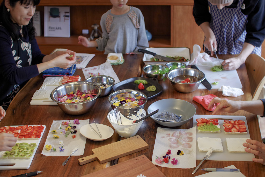 title: sawafu “エディブルフラワー1Day lesson”｜2019夏 | Page No,292 | No.3 | sync-furniture | 株式会社 SYNC | 福岡県 家具工房 | オーダーメイドキッチン