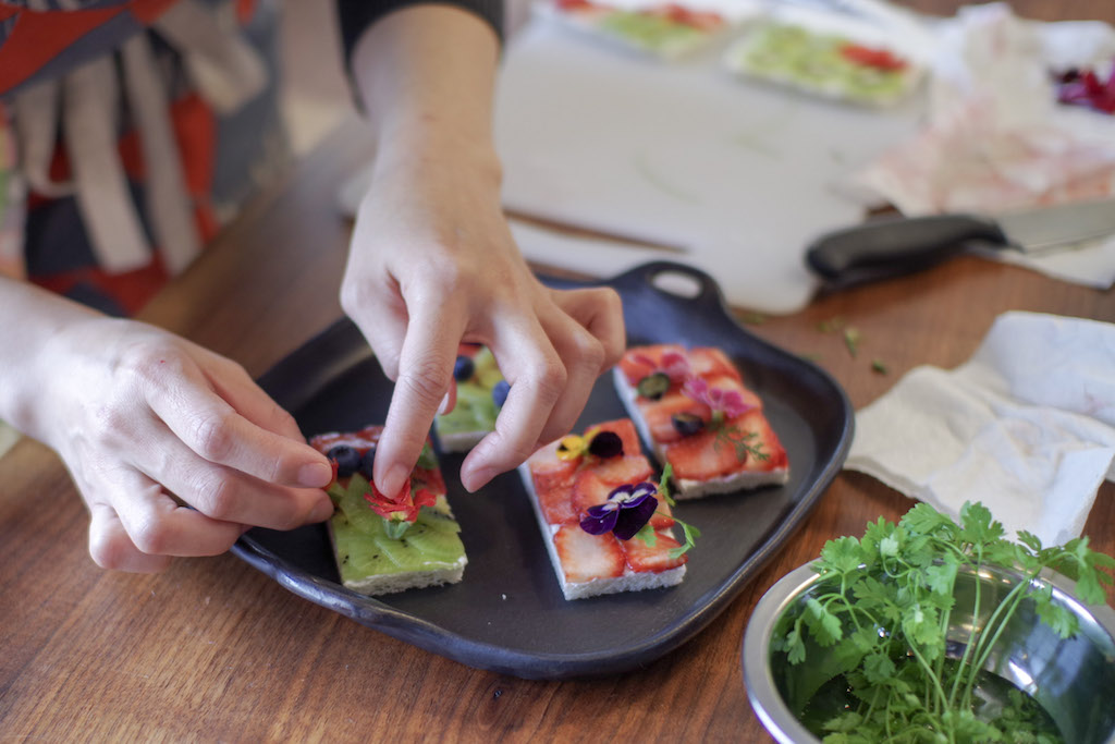 title: sawafu “エディブルフラワー1Day lesson”｜2019夏 | Page No,292 | No.4 | sync-furniture | 株式会社 SYNC | 福岡県 家具工房 | オーダーメイドキッチン