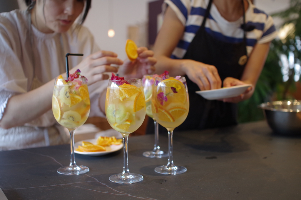 title: sawafu “エディブルフラワー1Day lesson”｜2019夏 | Page No,292 | No.13 | sync-furniture | 株式会社 SYNC | 福岡県 家具工房 | オーダーメイドキッチン