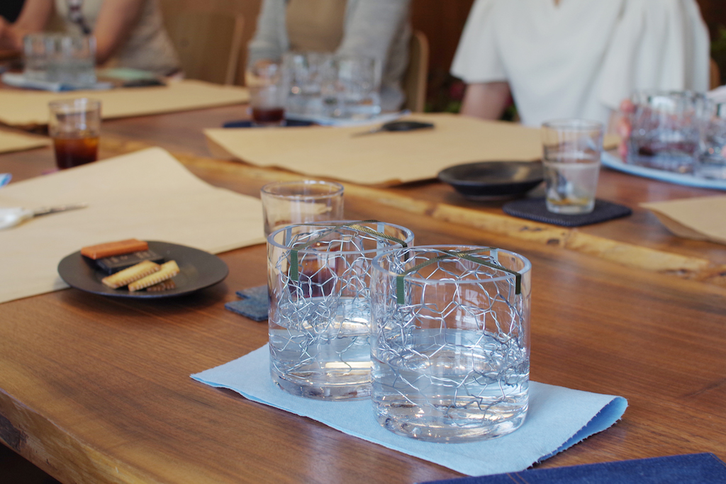 title: HANA.BI “お庭を家の中で楽しむ、投げ入れワークショップ”｜2019.6.6 | Page No,295 | No.3 | sync-furniture | 株式会社 SYNC | 福岡県 家具工房 | オーダーメイドキッチン