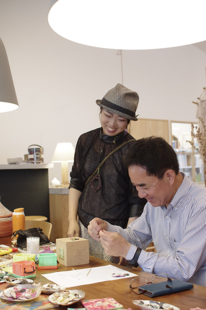 title: 手染めレースとマーブルレザーのアクセサリー作り｜2019.7.3 | Page No,303 | No.11 | sync-furniture | 株式会社 SYNC | 福岡県 家具工房 | オーダーメイドキッチン