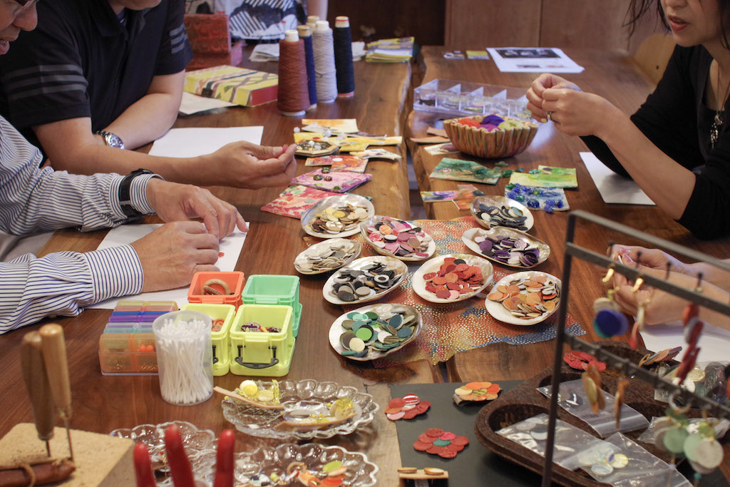 title: 手染めレースとマーブルレザーのアクセサリー作り｜2019.7.3 | Page No,303 | No.1 | sync-furniture | 株式会社 SYNC | 福岡県 家具工房 | オーダーメイドキッチン