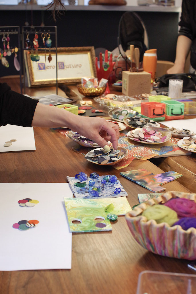 title: 手染めレースとマーブルレザーのアクセサリー作り｜2019.7.3 | Page No,303 | No.4 | sync-furniture | 株式会社 SYNC | 福岡県 家具工房 | オーダーメイドキッチン