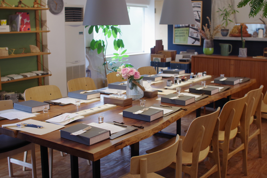 title: GARDEN LETTER “モダンカリグラフィーWS”｜2019.8.24 | Page No,325 | No.2 | sync-furniture | 株式会社 SYNC | 福岡県 家具工房 | オーダーメイドキッチン