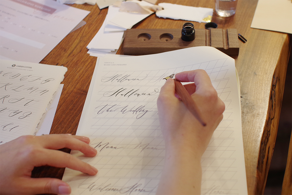 title: GARDEN LETTER “モダンカリグラフィーWS”｜2019.8.24 | Page No,325 | No.5 | sync-furniture | 株式会社 SYNC | 福岡県 家具工房 | オーダーメイドキッチン