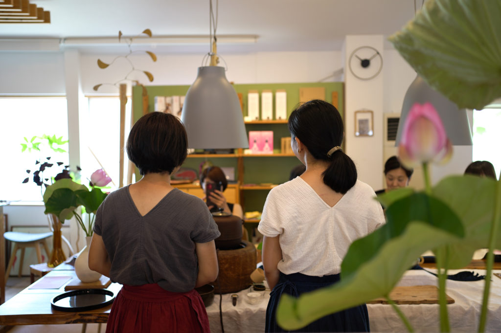 title: Sen×誉茶紡 “蓮の一服”｜2023.7.29 | Page No,529 | No.6 | sync-furniture | 株式会社 SYNC | 福岡県 家具工房 | オーダーメイドキッチン