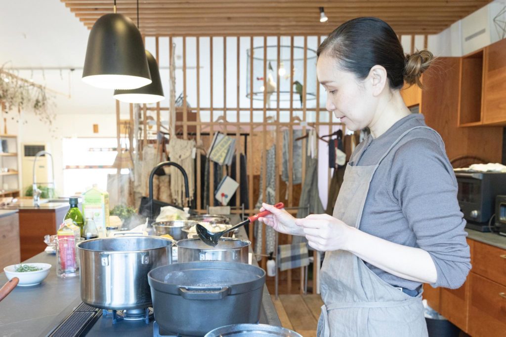 title: meili “冬の養生薬膳レッスン”｜2023.11.28 | Page No,541 | No.1 | sync-furniture | 株式会社 SYNC | 福岡県 家具工房 | オーダーメイドキッチン