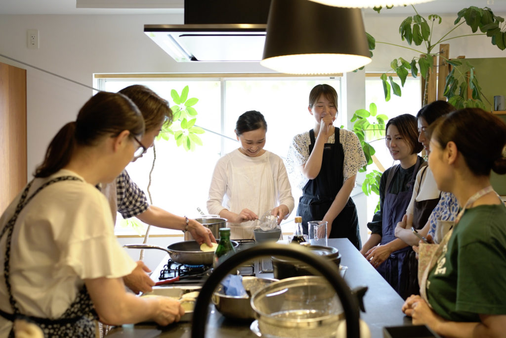 title: meili “夏の養生薬膳レッスン”｜2024.6.25 | Page No,555 | No.8 | sync-furniture | 株式会社 SYNC | 福岡県 家具工房 | オーダーメイドキッチン