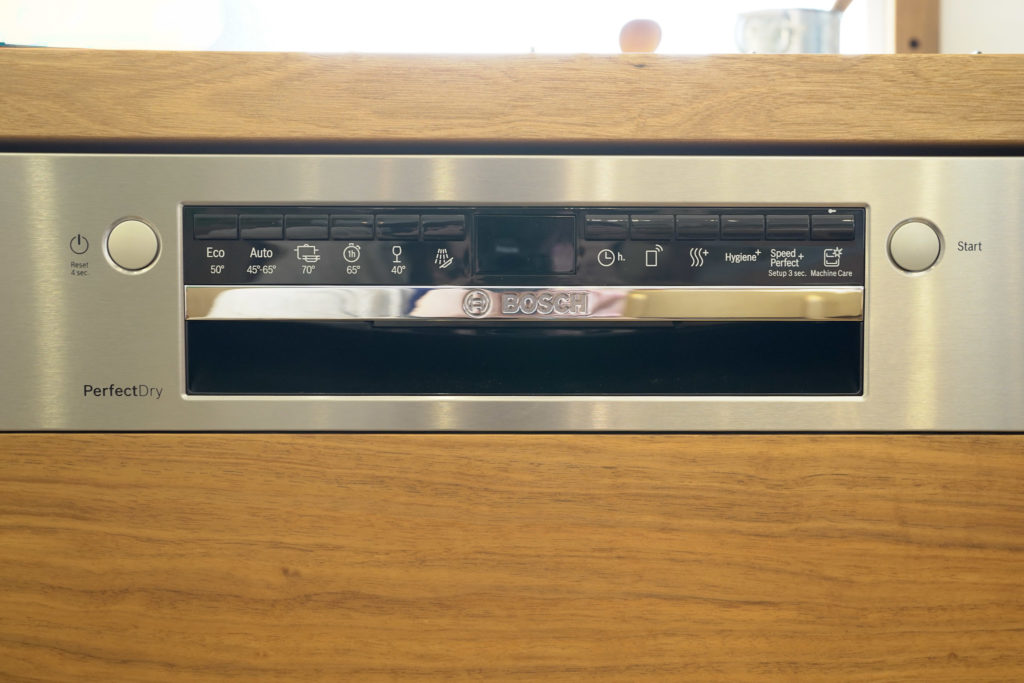 title: 04.08 Tue | Page No,573 | No.4 | sync-furniture | 株式会社 SYNC | 福岡県 家具工房 | オーダーメイドキッチン