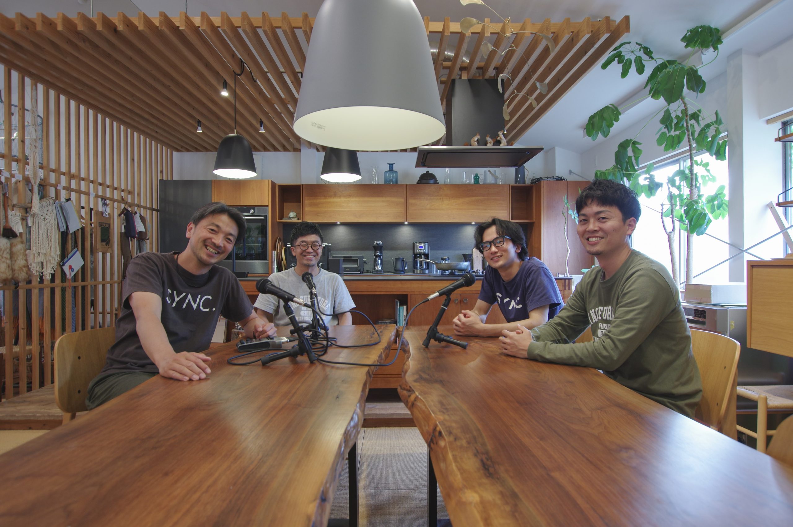 title: ラジオへおたよりをおくる | Page No,648 | No.1 | sync-furniture | 株式会社 SYNC | 福岡県 家具工房 | オーダーメイドキッチン