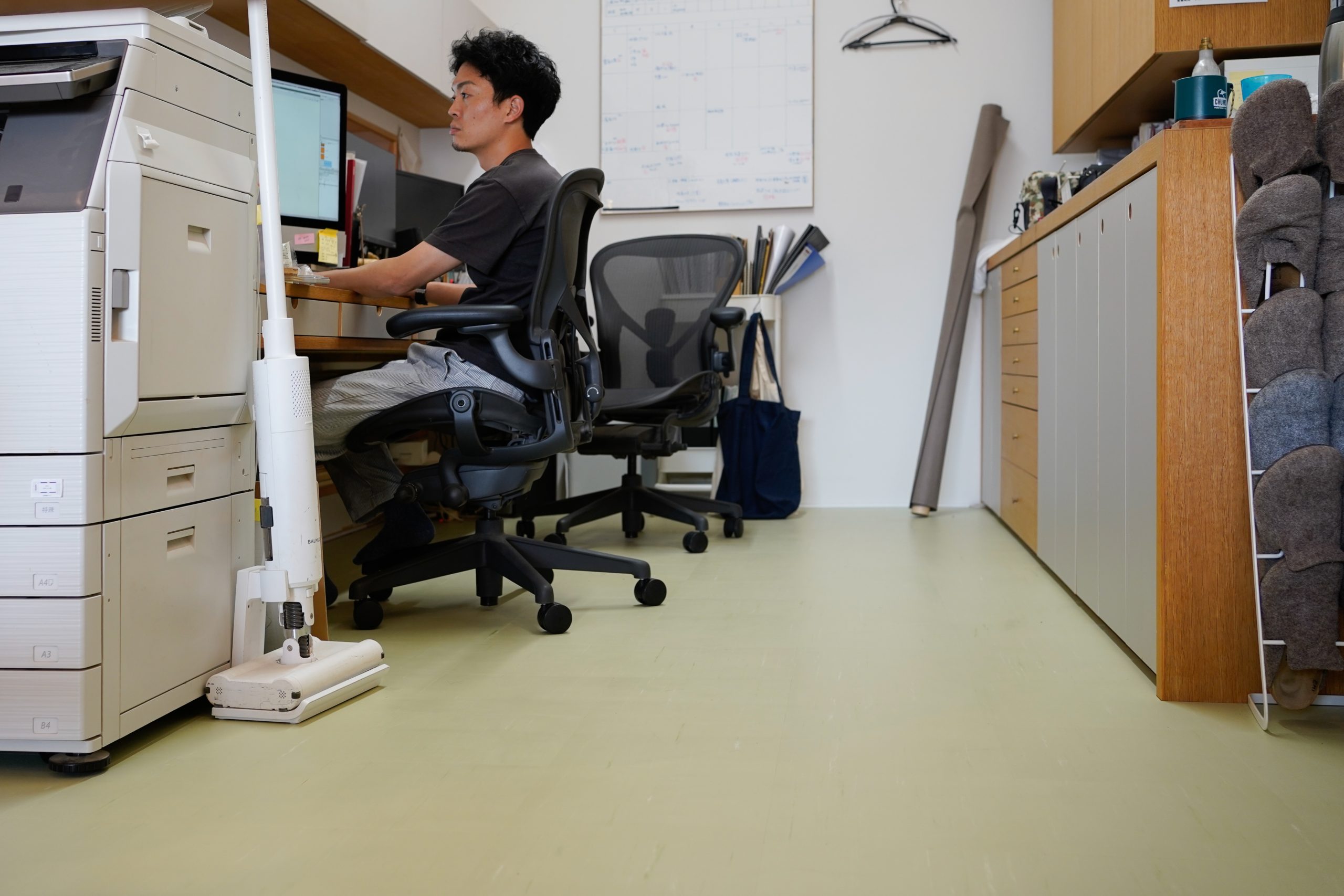 title: 06.23｜事務所の床をDIY | Page No,585 | No.2 | sync-furniture | 株式会社 SYNC | 福岡県 家具工房 | オーダーメイドキッチン