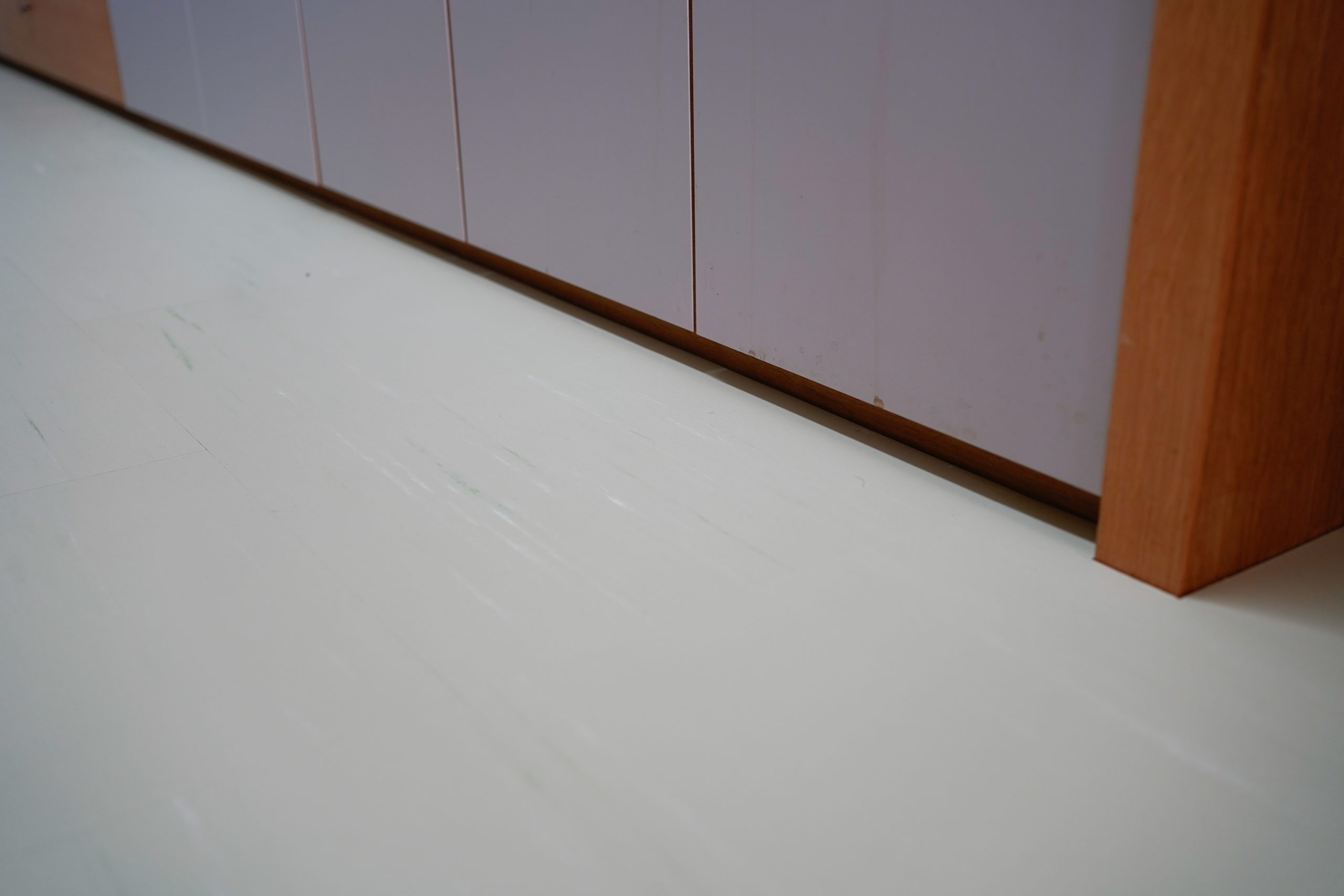 title: 06.23｜事務所の床をDIY | Page No,585 | No.3 | sync-furniture | 株式会社 SYNC | 福岡県 家具工房 | オーダーメイドキッチン