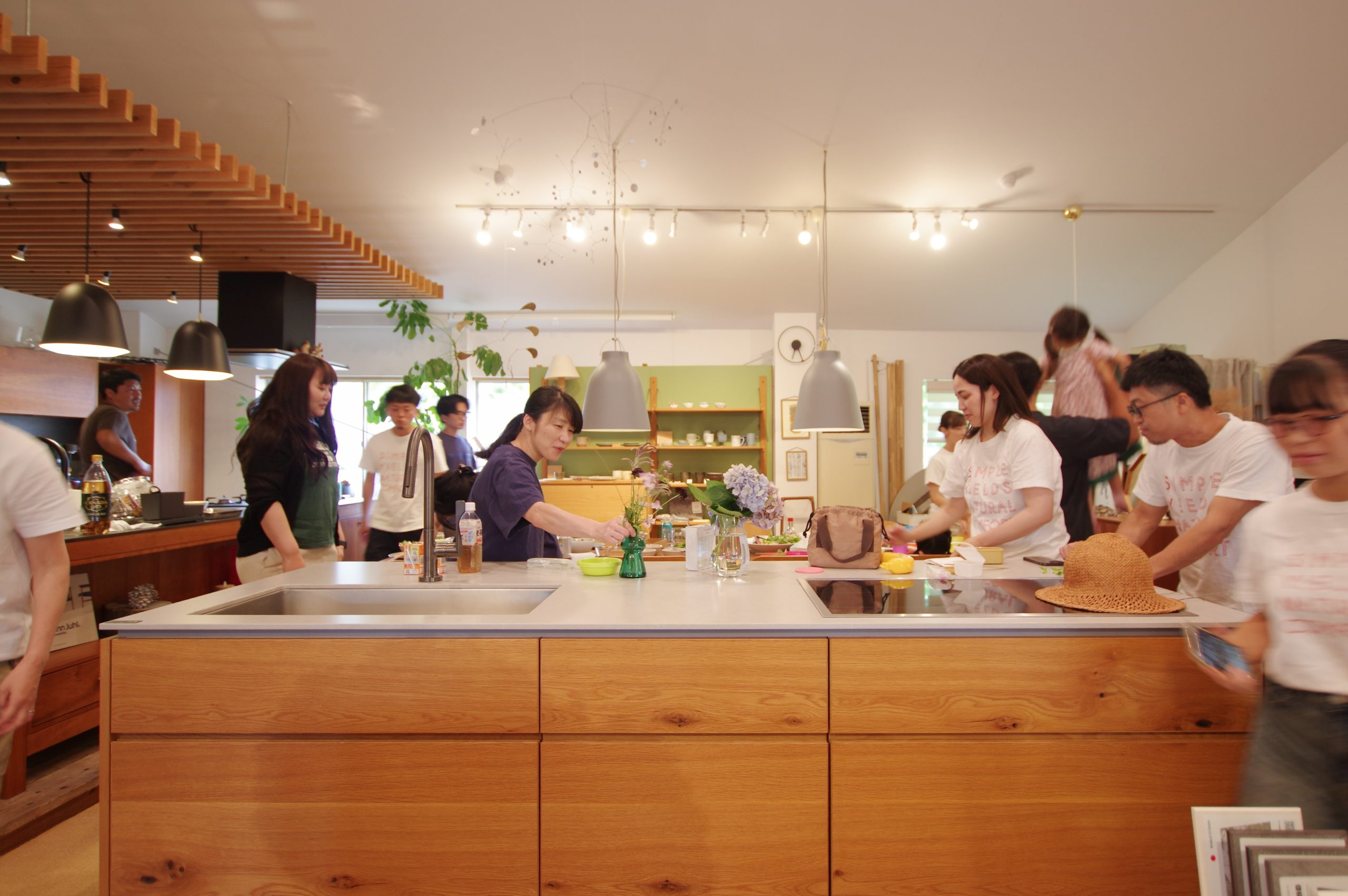 title: 07.07｜乾杯から事件まで、15周年party | Page No,587 | No.8 | sync-furniture | 株式会社 SYNC | 福岡県 家具工房 | オーダーメイドキッチン