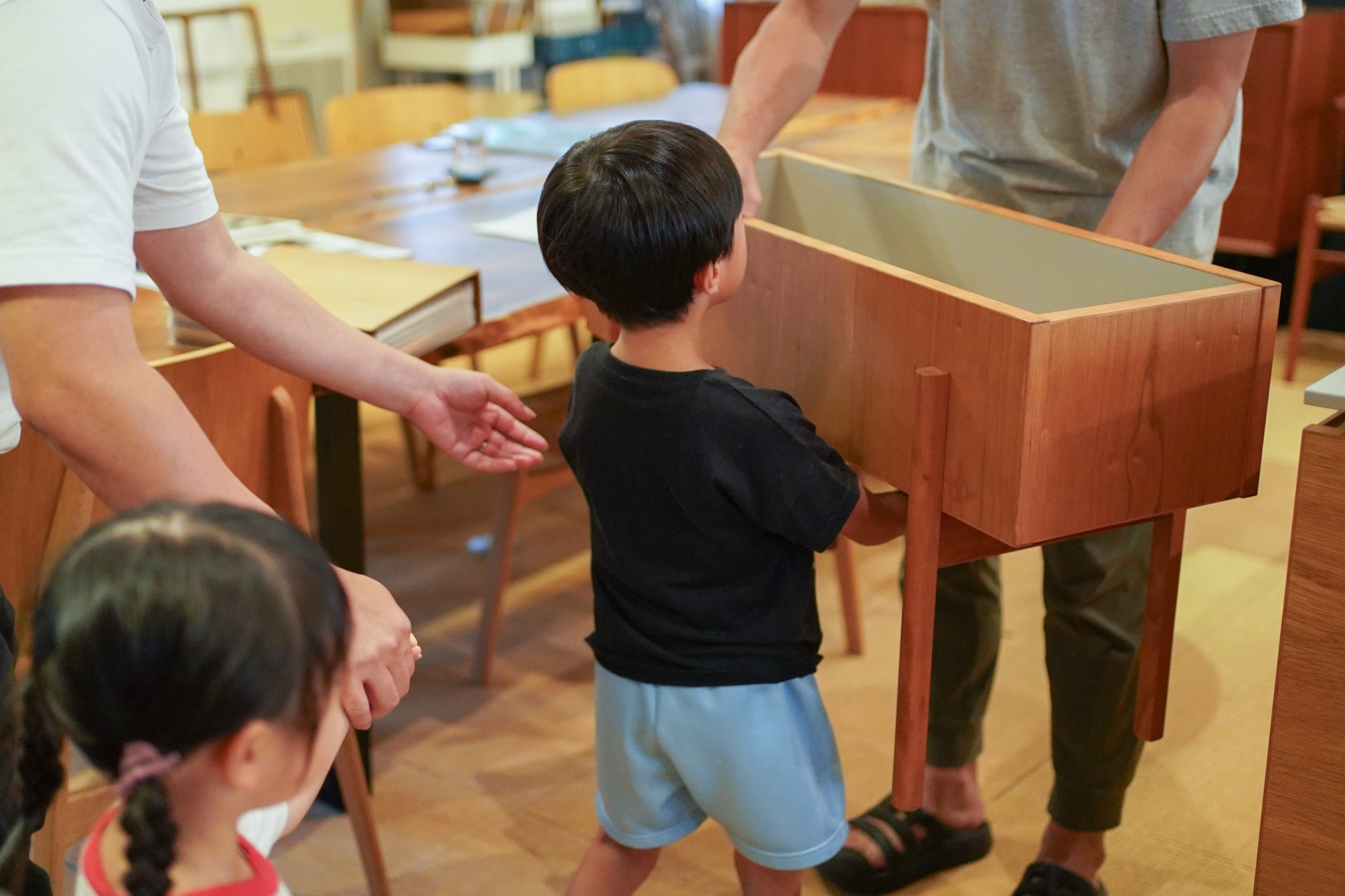 title: 09.13｜ラジオがつないだご縁と贈呈式 | Page No,605 | No.1 | sync-furniture | 株式会社 SYNC | 福岡県 家具工房 | オーダーメイドキッチン