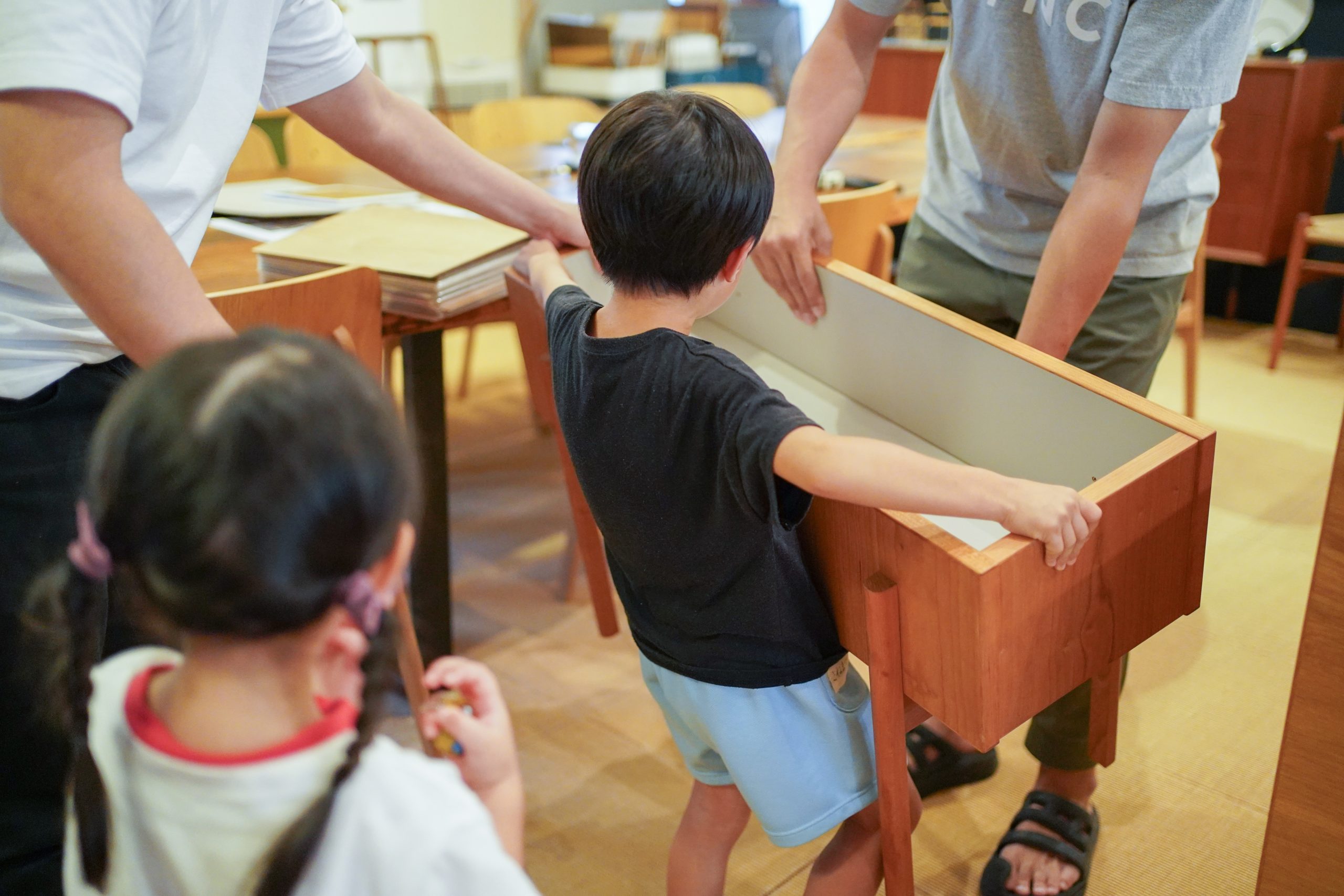 title: 09.13｜ラジオがつないだご縁と贈呈式 | Page No,605 | No.2 | sync-furniture | 株式会社 SYNC | 福岡県 家具工房 | オーダーメイドキッチン