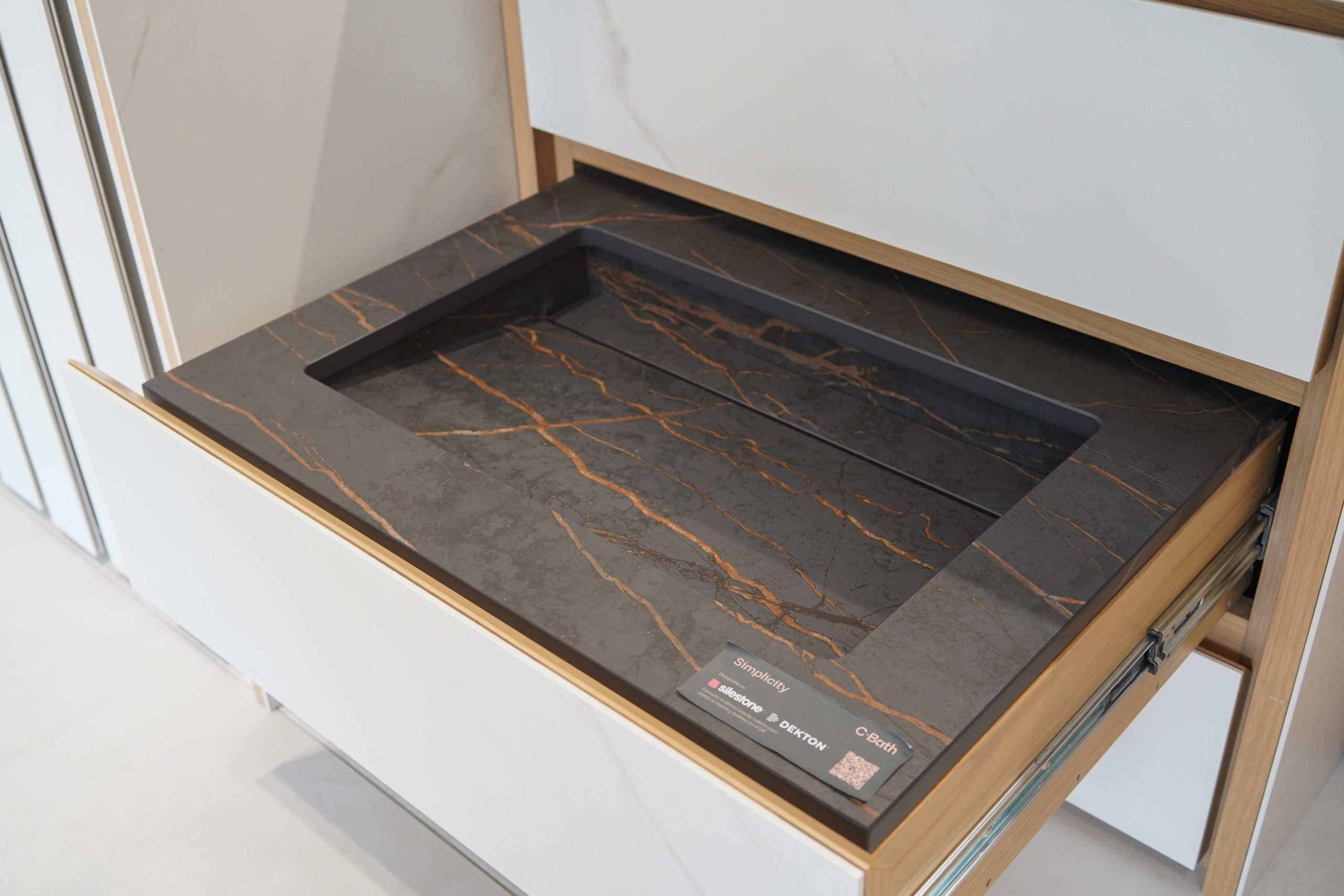 title: 12.10｜コセンティーノシティ東京の訪問 | Page No,632 | No.25 | sync-furniture | 株式会社 SYNC | 福岡県 家具工房 | オーダーメイドキッチン