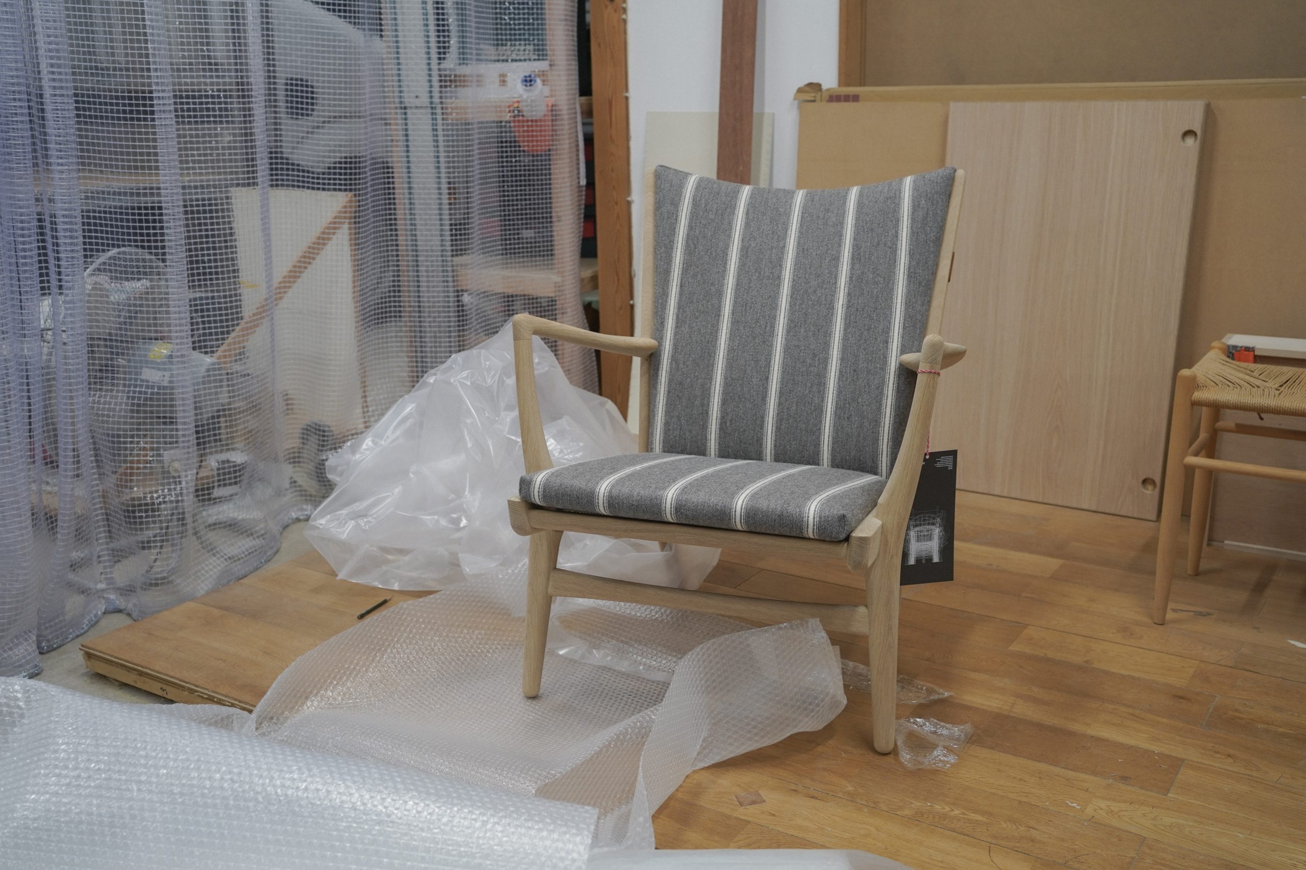 title: 09.30｜イージーチェアが仲間入り | Page No,691 | No.3 | sync-furniture | 株式会社 SYNC | 福岡県 家具工房 | オーダーメイドキッチン