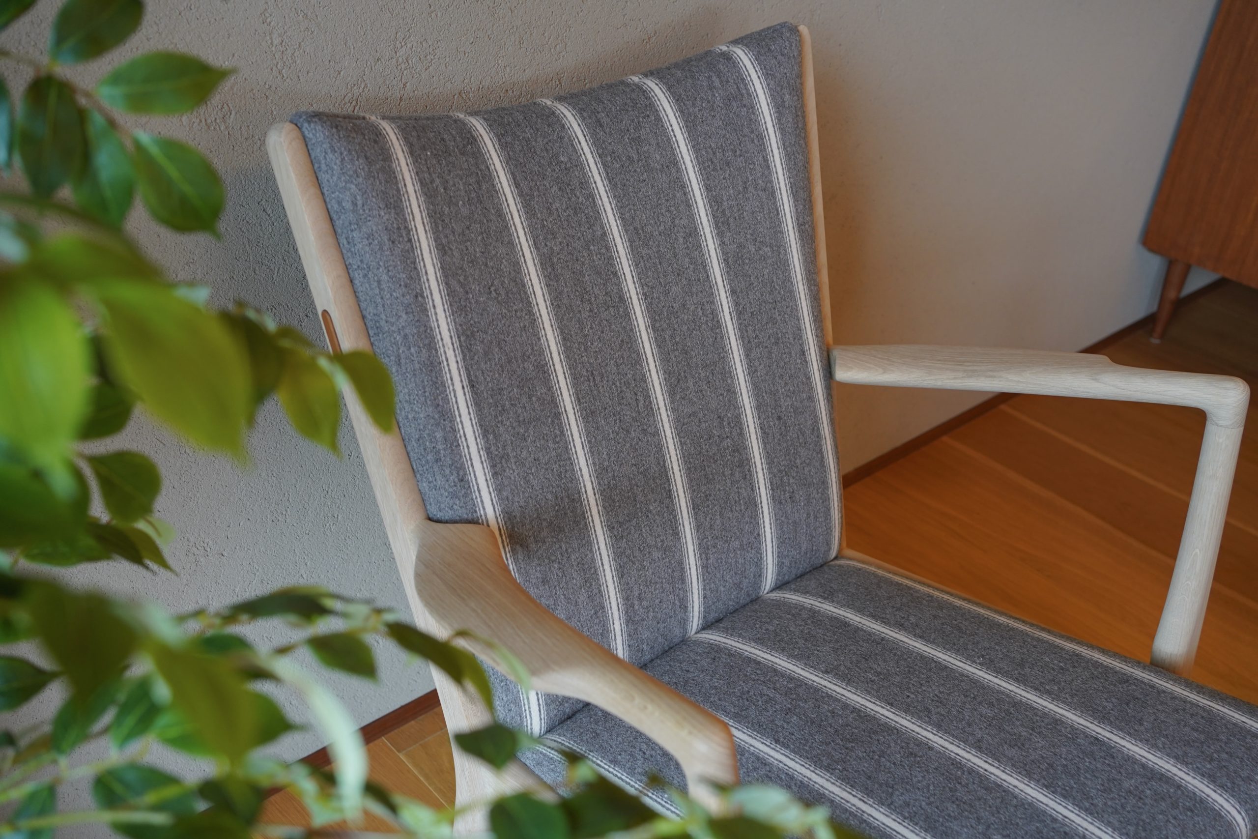 title: 09.30｜イージーチェアが仲間入り | Page No,691 | No.2 | sync-furniture | 株式会社 SYNC | 福岡県 家具工房 | オーダーメイドキッチン