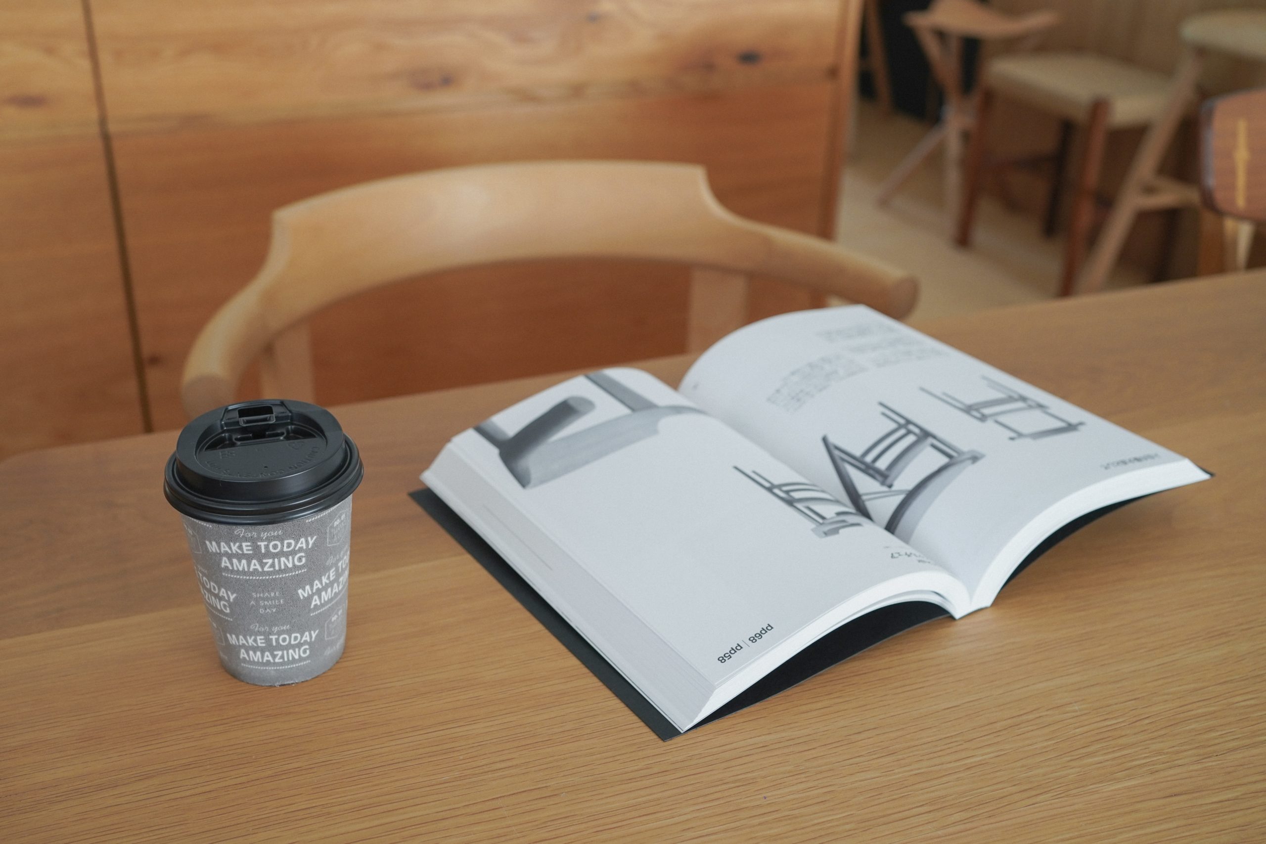 title: 10.22|毎日のコーヒーと椅子の話 | Page No,694 | No.1 | sync-furniture | 株式会社 SYNC | 福岡県 家具工房 | オーダーメイドキッチン