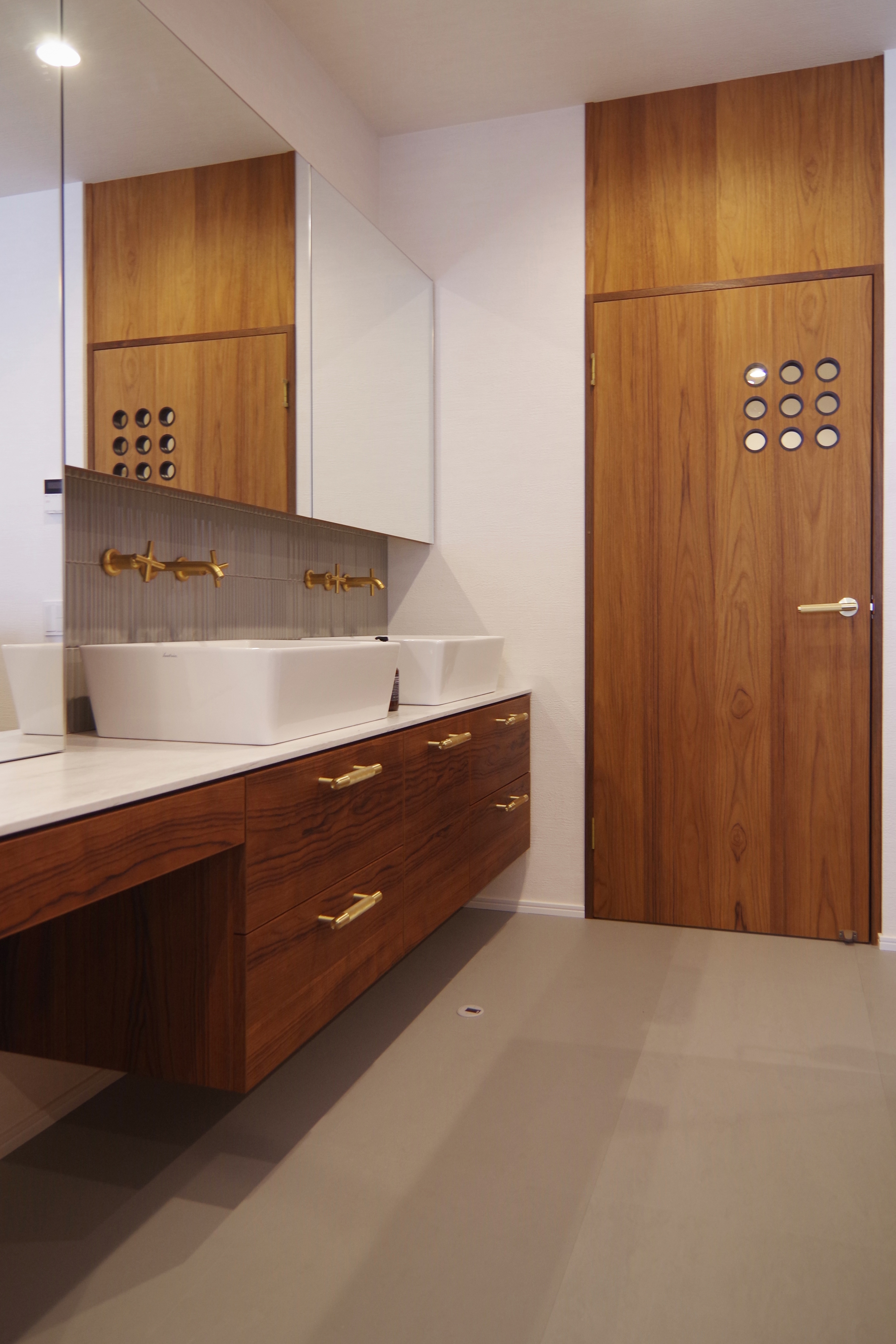 title: HOUSE 72 | Page No,79 | No.8 | sync-furniture | 株式会社 SYNC | 福岡県 家具工房 | オーダーメイドキッチン