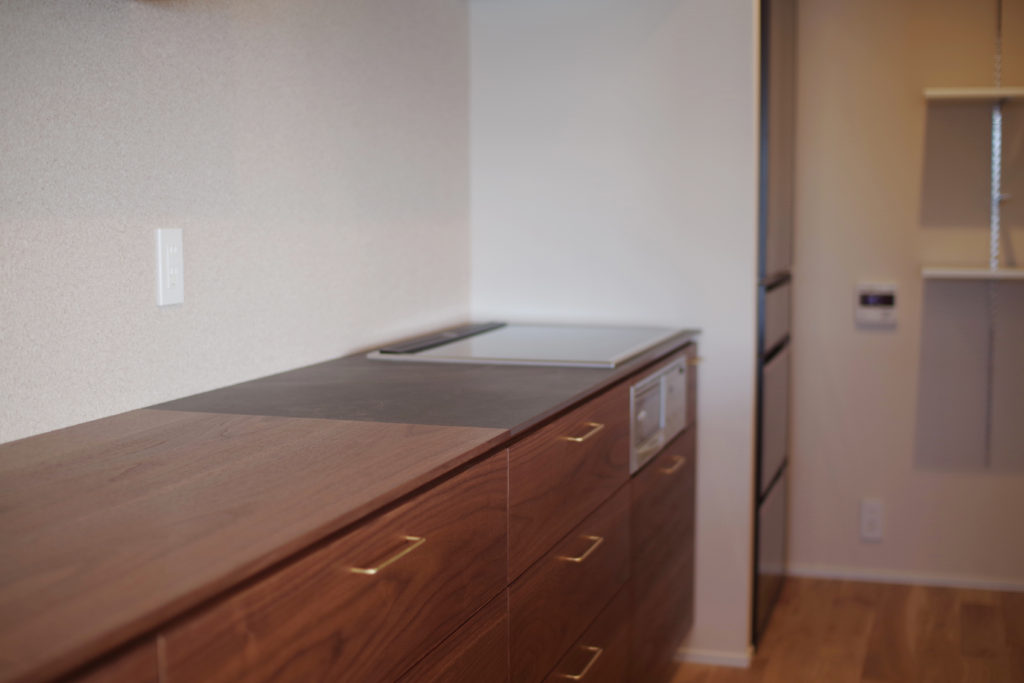 title: HOUSE 98 | Page No,106 | No.6 | sync-furniture | 株式会社 SYNC | 福岡県 家具工房 | オーダーメイドキッチン