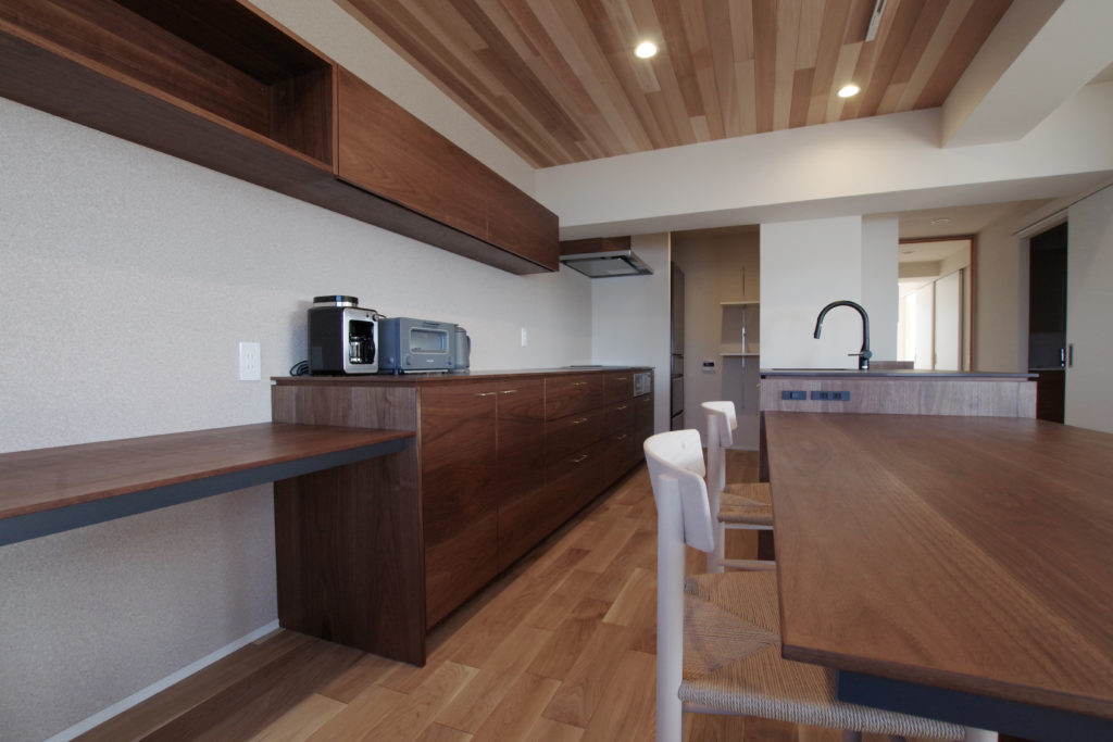 title: HOUSE 98 | Page No,106 | No.4 | sync-furniture | 株式会社 SYNC | 福岡県 家具工房 | オーダーメイドキッチン